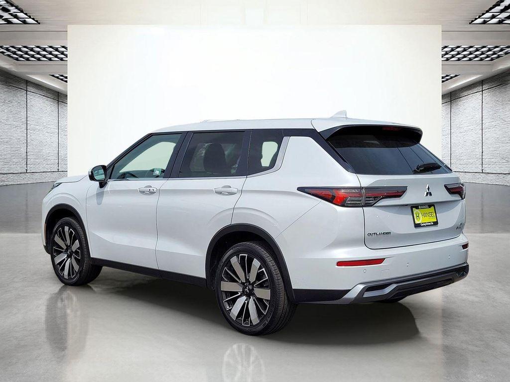 used 2025 Mitsubishi Outlander car, priced at $26,084