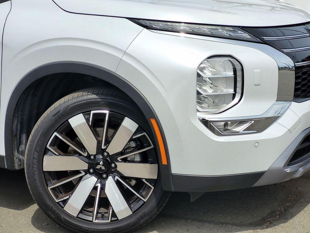 used 2025 Mitsubishi Outlander car, priced at $26,084