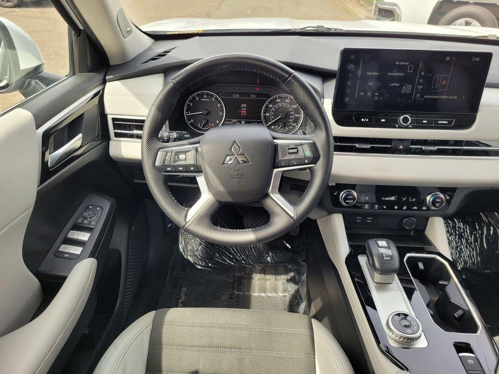 used 2025 Mitsubishi Outlander car, priced at $26,084