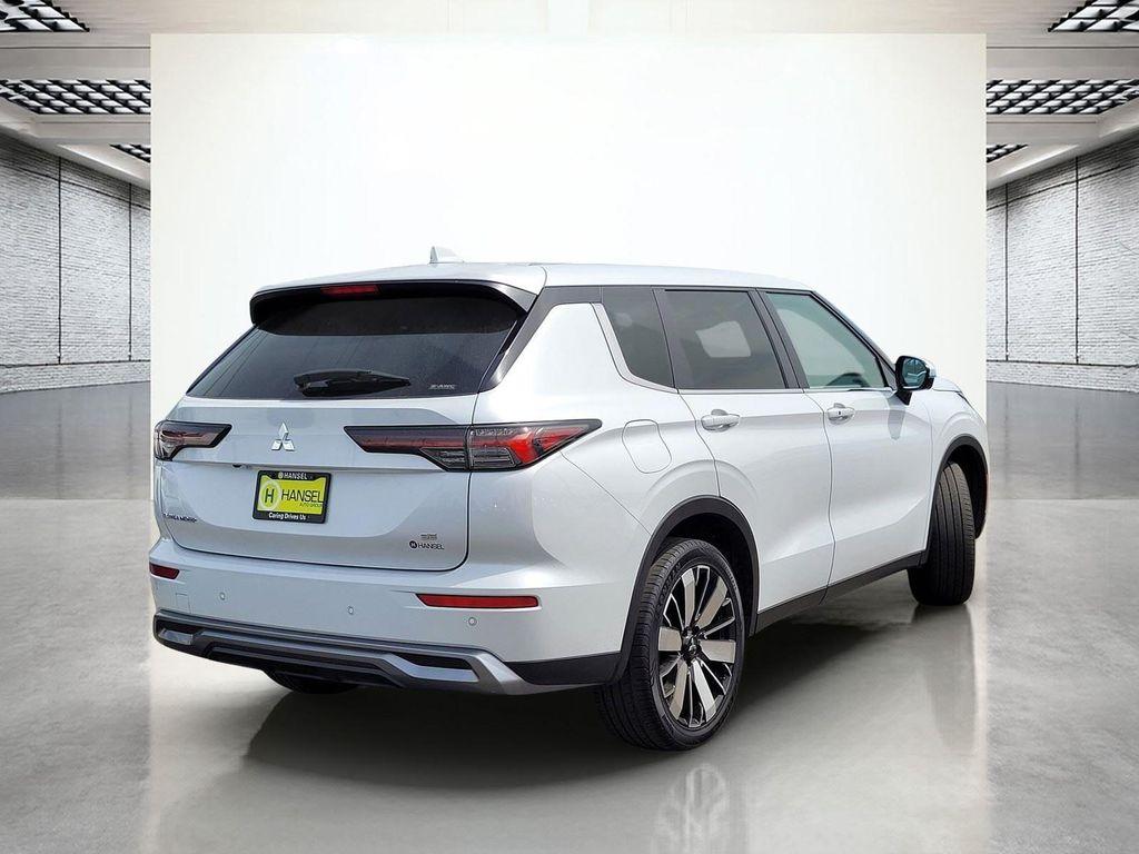 used 2025 Mitsubishi Outlander car, priced at $26,084