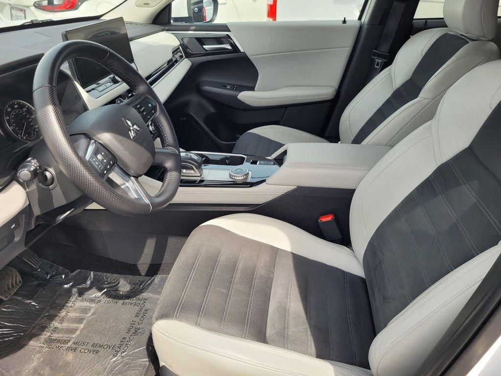 used 2025 Mitsubishi Outlander car, priced at $26,084