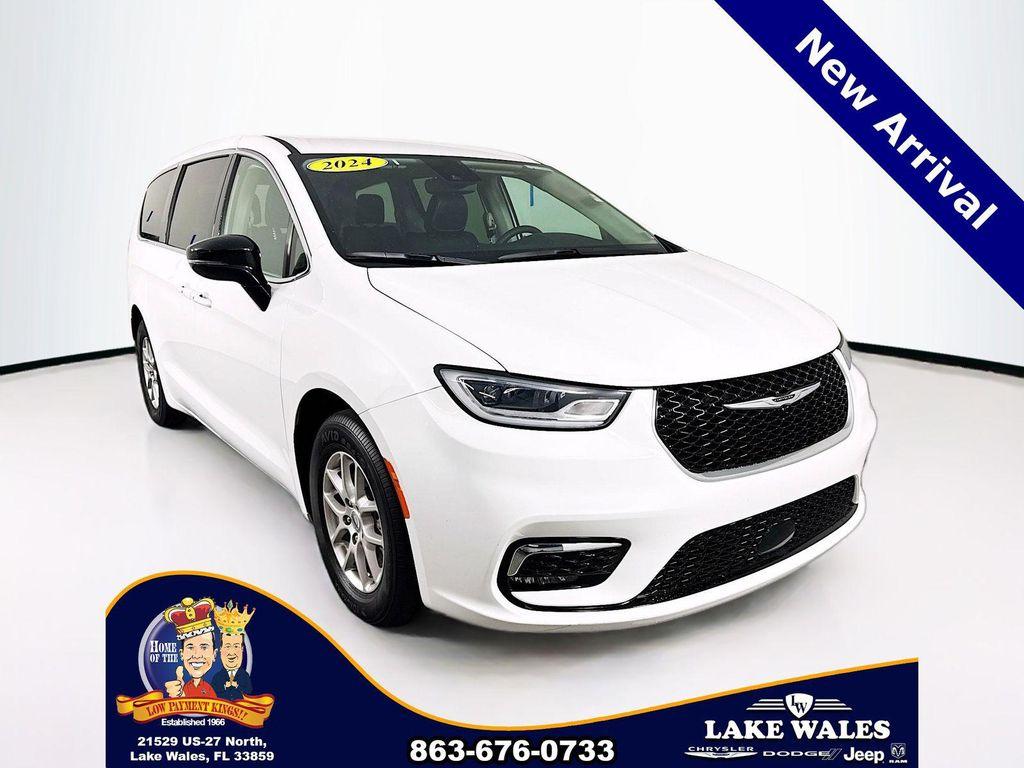 used 2024 Chrysler Pacifica car, priced at $31,000