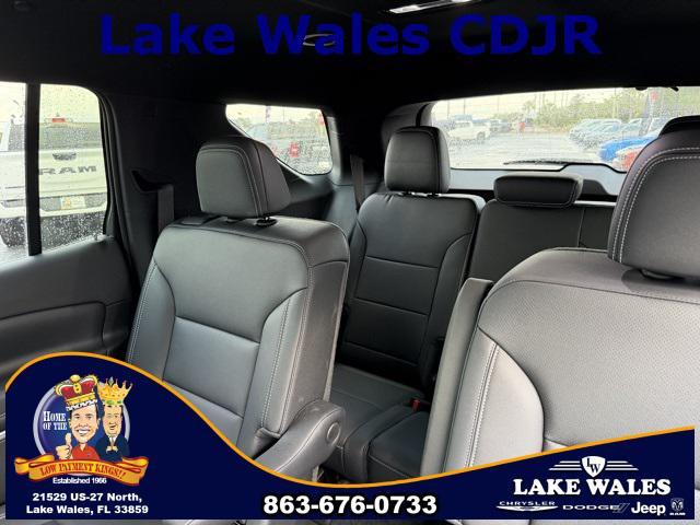 used 2025 Chevrolet Traverse car, priced at $35,616