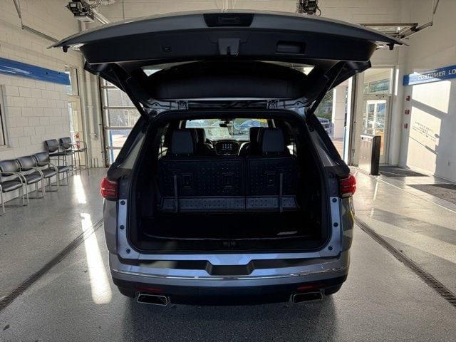 used 2023 Chevrolet Traverse car, priced at $33,000