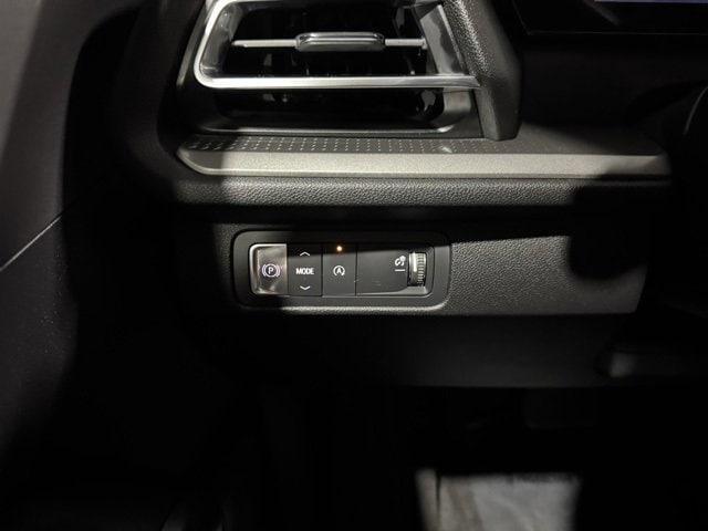 used 2024 Chevrolet Traverse car, priced at $31,000