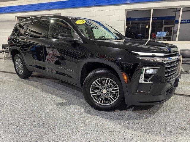 used 2024 Chevrolet Traverse car, priced at $31,000