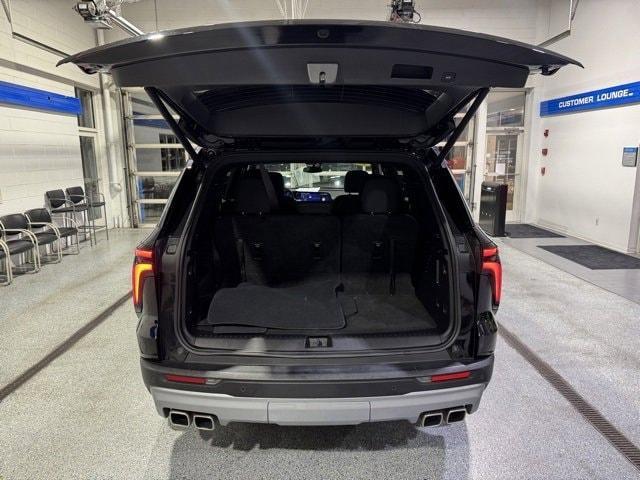 used 2024 Chevrolet Traverse car, priced at $31,000