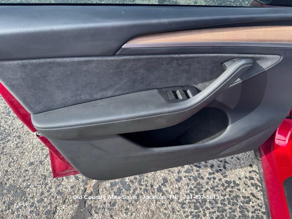 Tesla Model Y view 25
