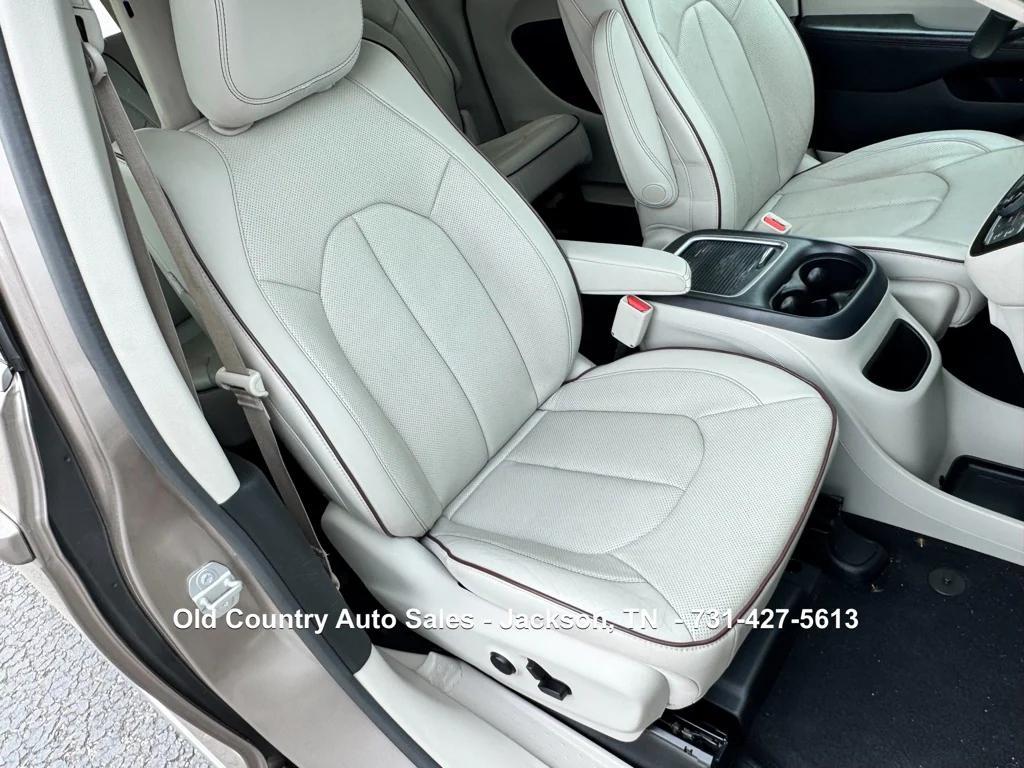 2017 Tan Chrysler Pacifica