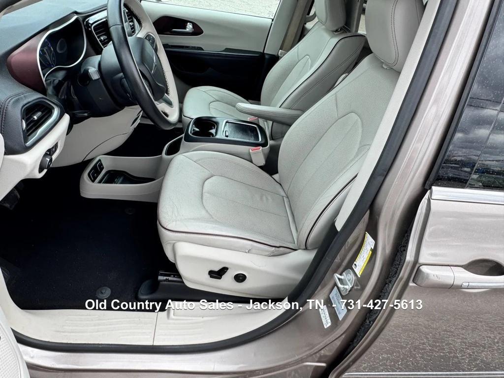 2017 Tan Chrysler Pacifica