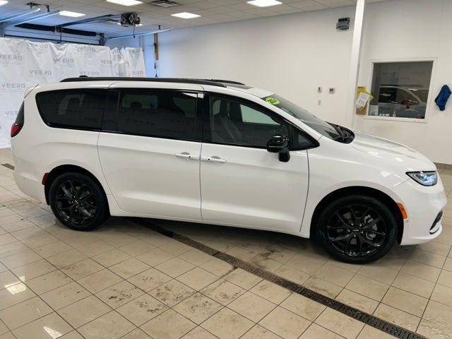 used 2024 Chrysler Pacifica car, priced at $44,918