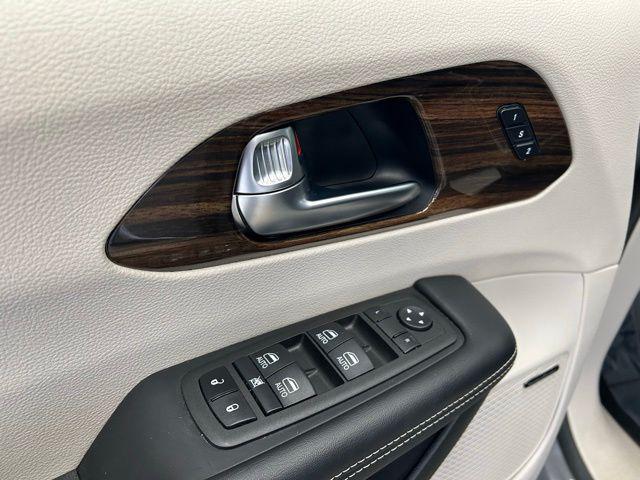 used 2022 Chrysler Pacifica car, priced at $37,743