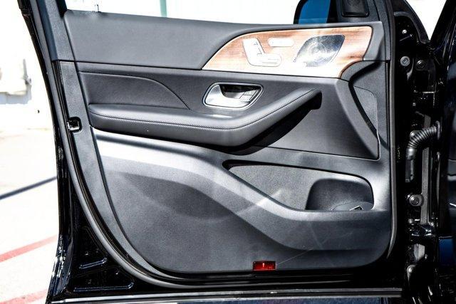 new 2025 Mercedes-Benz GLE 580 car, priced at $96,980