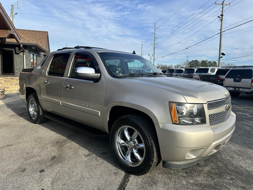 used 2008 Chevrolet Avalanche car, priced at $14,401