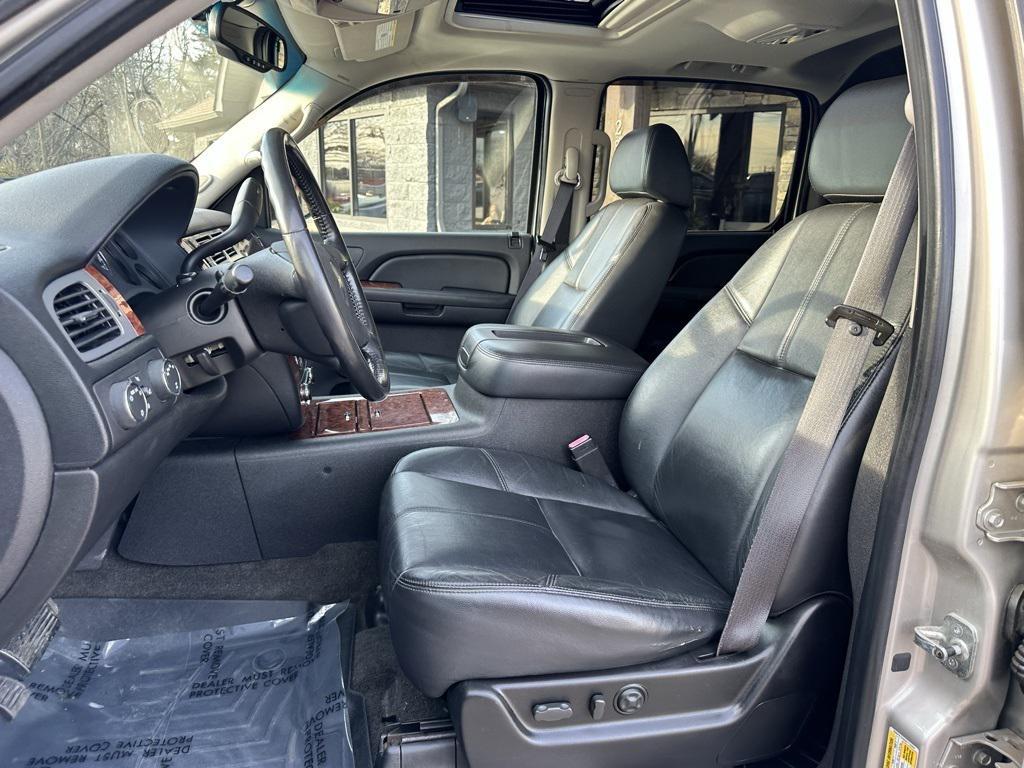 used 2008 Chevrolet Avalanche car, priced at $14,401