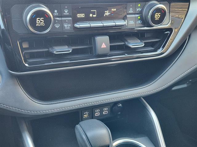 used 2023 Toyota Highlander car, priced at $33,292