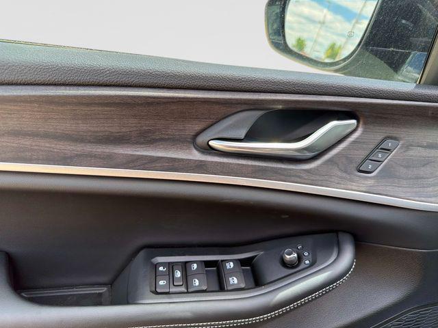 new 2025 Jeep Grand Cherokee car, priced at $42,972