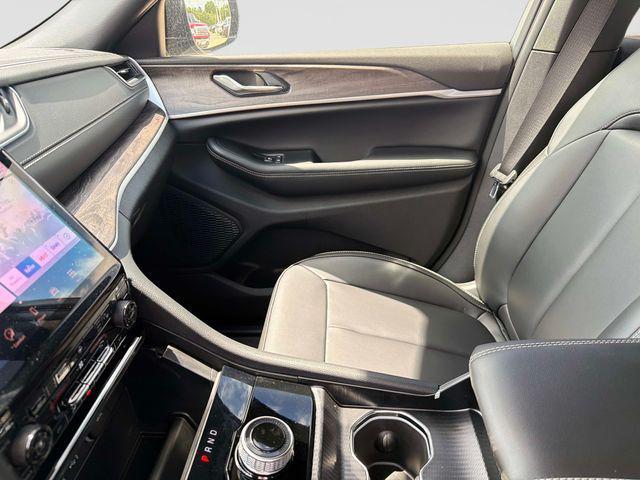 new 2025 Jeep Grand Cherokee car, priced at $42,972