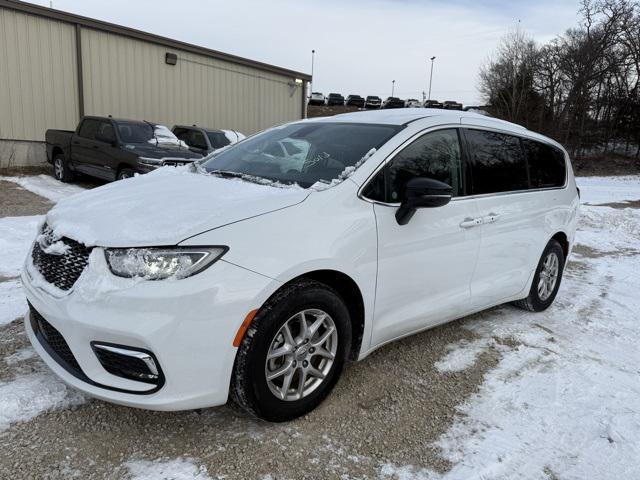 used 2024 Chrysler Pacifica car, priced at $27,034