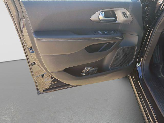 new 2027 Chrysler Pacifica car, priced at $47,842