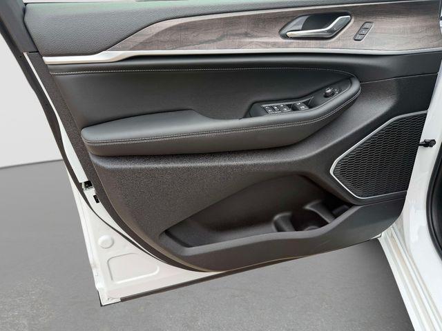 new 2026 Jeep Grand Cherokee car, priced at $46,992
