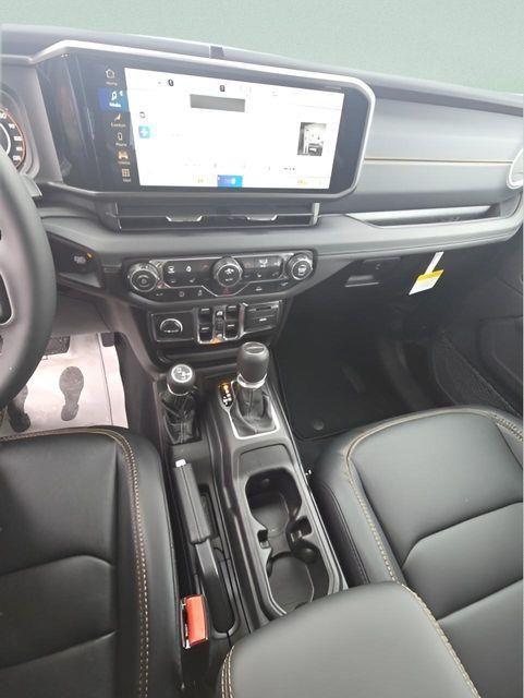 new 2026 Jeep Gladiator car, priced at $40,602