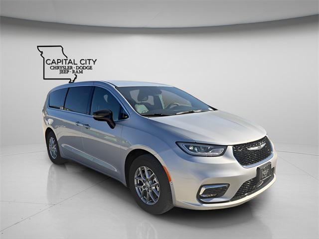new 2026 Chrysler Pacifica car, priced at $39,915