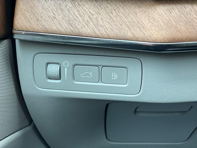 used 2022 Volvo XC90 Recharge Plug-In Hybrid car, priced at $30,980