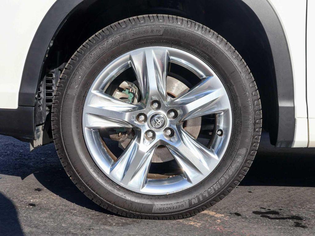 used 2018 Toyota Highlander car, priced at $26,689