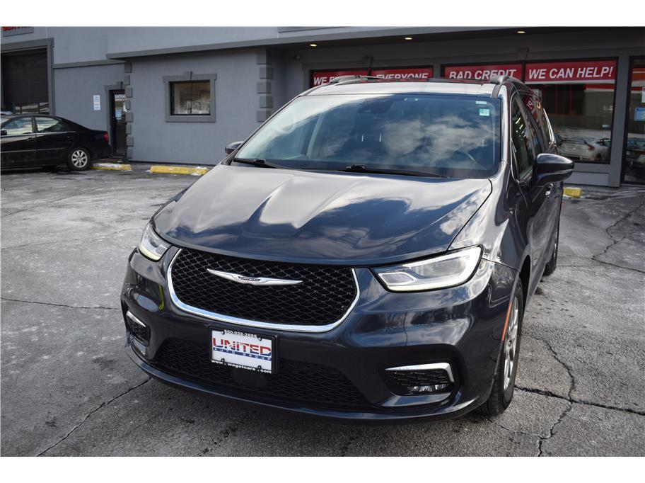 used 2021 Chrysler Pacifica car, priced at $18,695