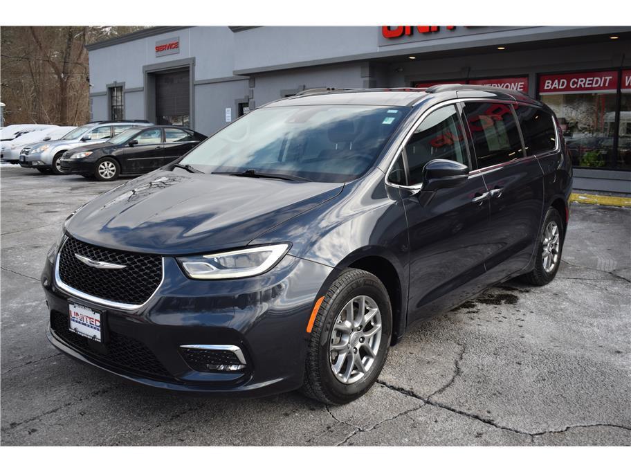 used 2021 Chrysler Pacifica car, priced at $18,695