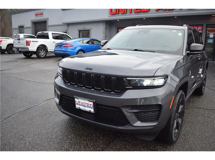 used 2023 Jeep Grand Cherokee car, priced at $28,995