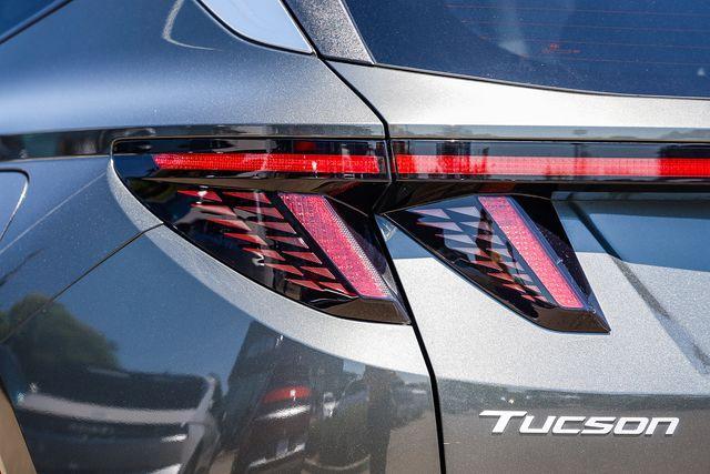 used 2025 Hyundai TUCSON Hybrid car, priced at $32,983