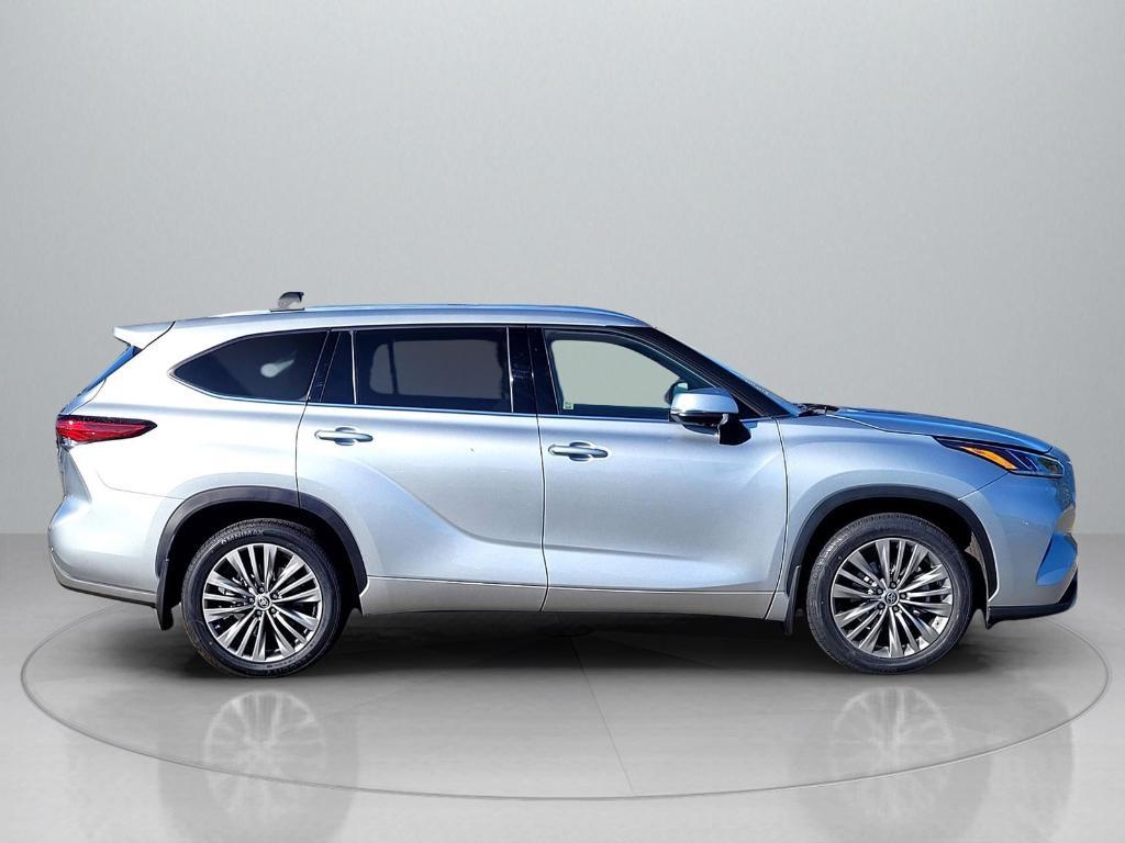 used 2021 Toyota Highlander car, priced at $38,991
