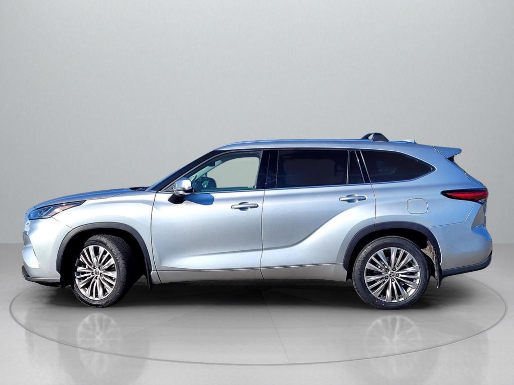 used 2021 Toyota Highlander car, priced at $38,991