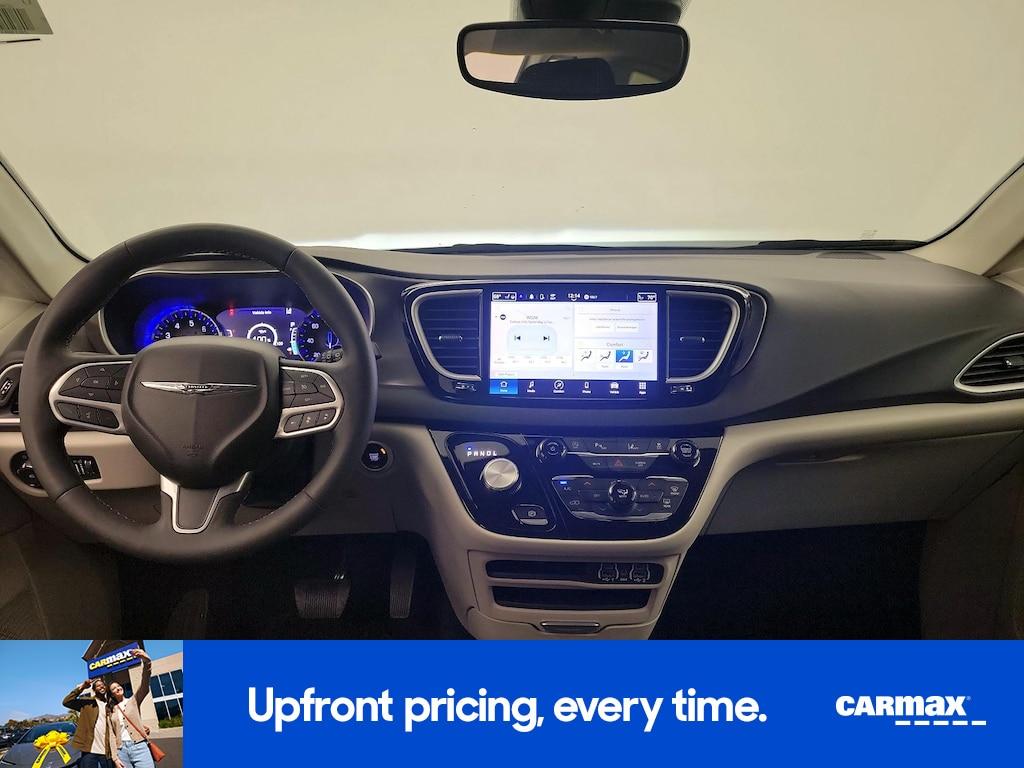 used 2024 Chrysler Pacifica car, priced at $27,998