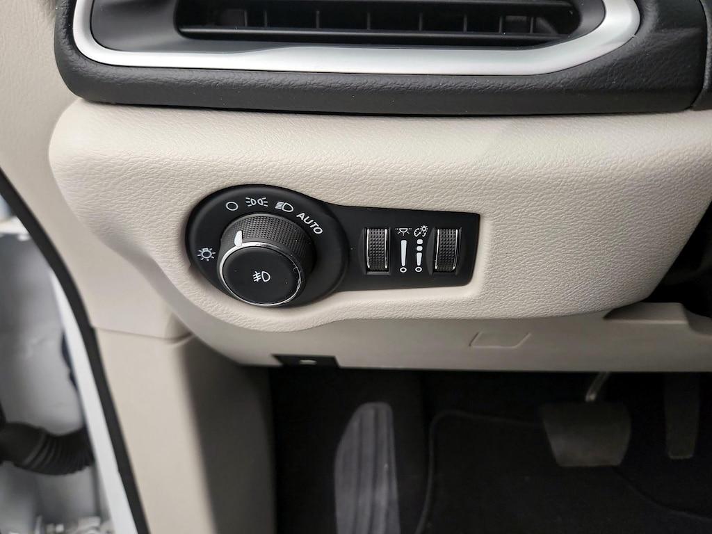 used 2024 Chrysler Pacifica car, priced at $26,998