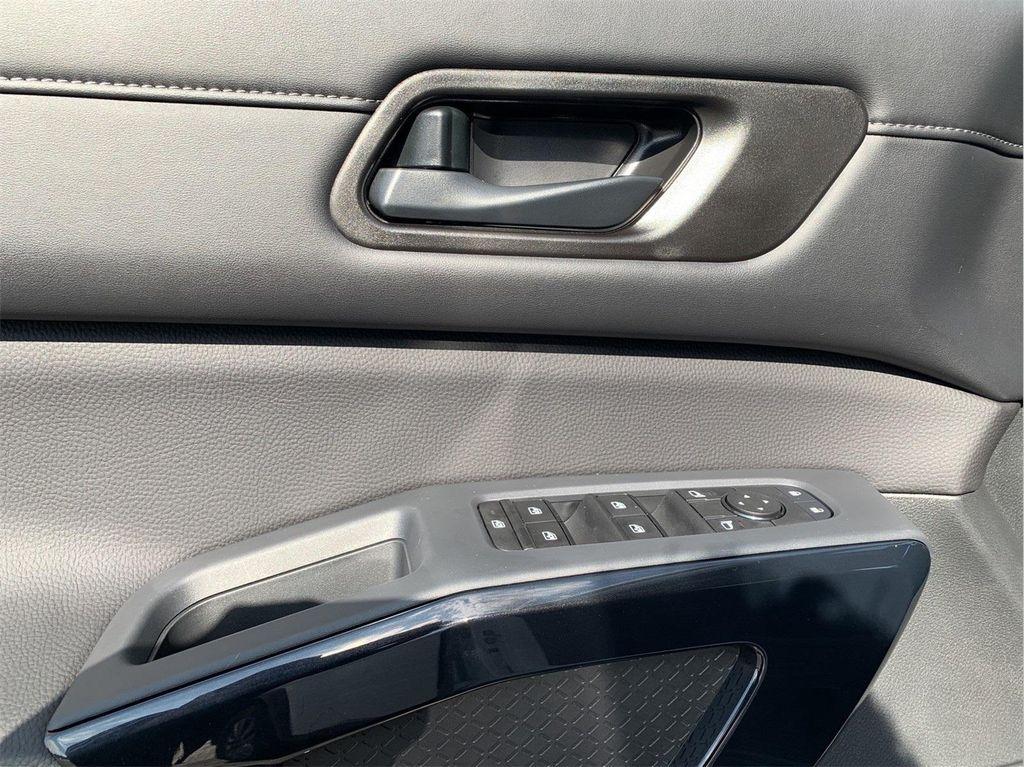 new 2025 Nissan Pathfinder car, priced at $37,300