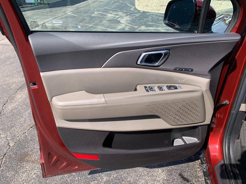 used 2025 Kia Carnival car, priced at $39,109