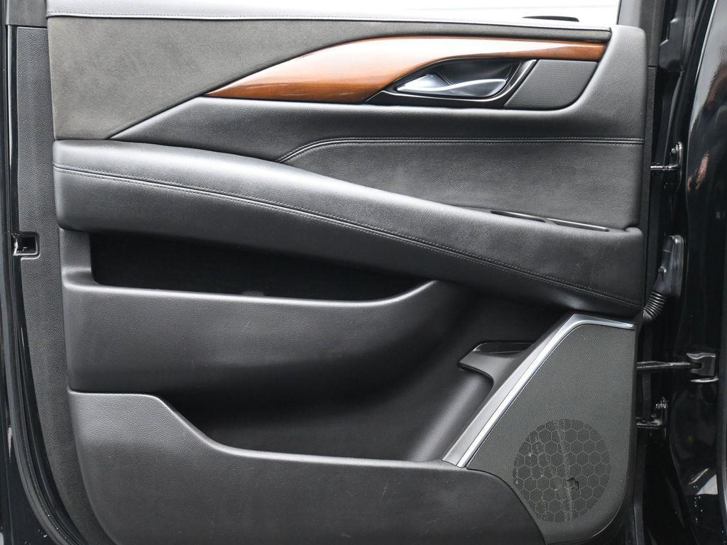 used 2020 Cadillac Escalade ESV car, priced at $37,169