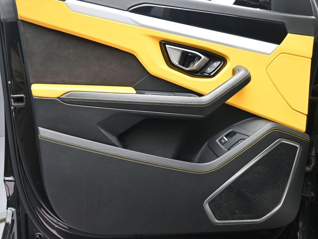 used 2021 Lamborghini Urus car, priced at $182,071