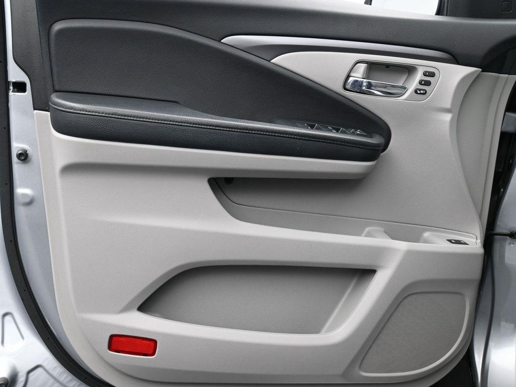 used 2021 Honda Pilot car, priced at $27,589