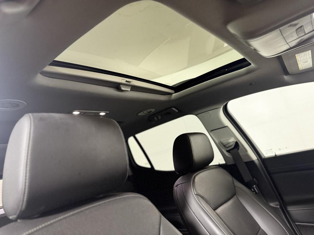 used 2023 GMC Acadia car, priced at $26,565