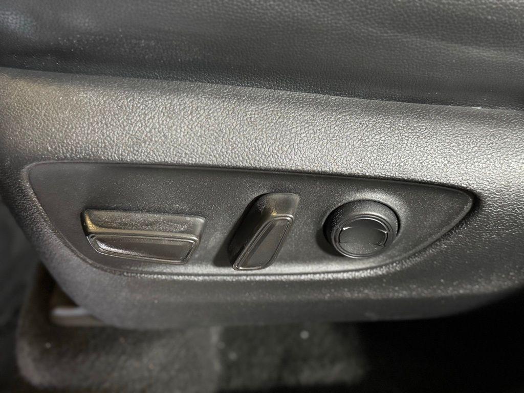 used 2023 Toyota Highlander car, priced at $31,900