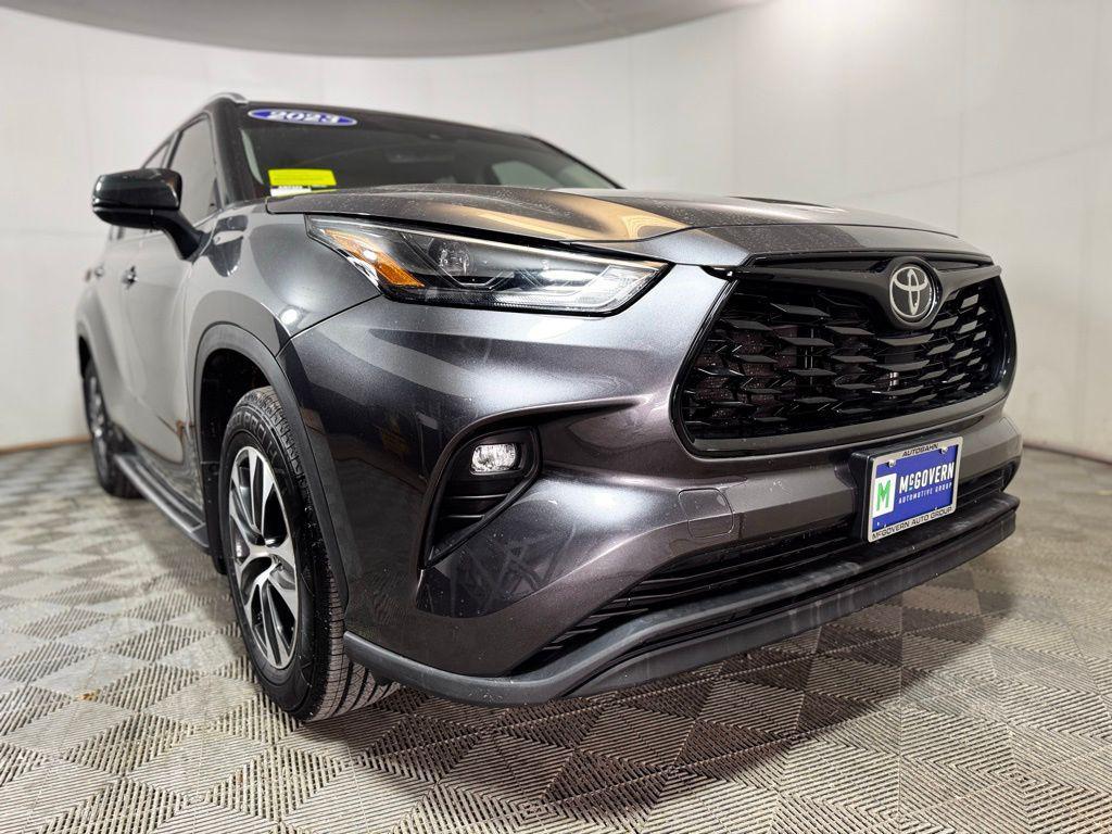 used 2023 Toyota Highlander car, priced at $31,900