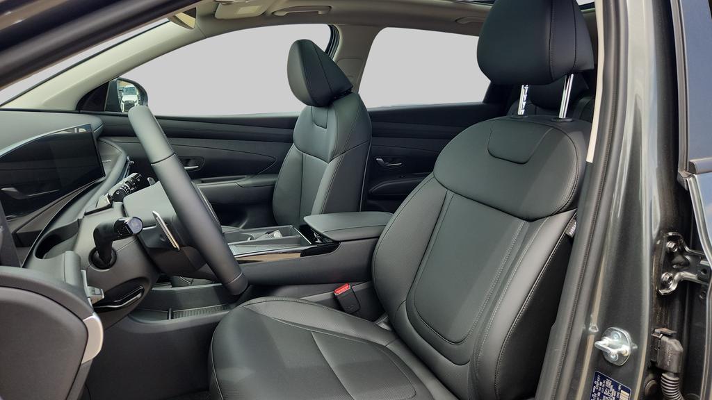 new 2026 Hyundai TUCSON Hybrid car, priced at $33,311