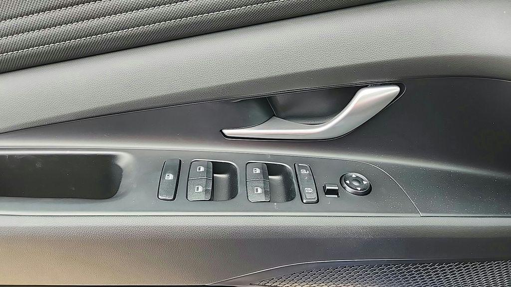 new 2025 Hyundai Elantra car, priced at $532,860