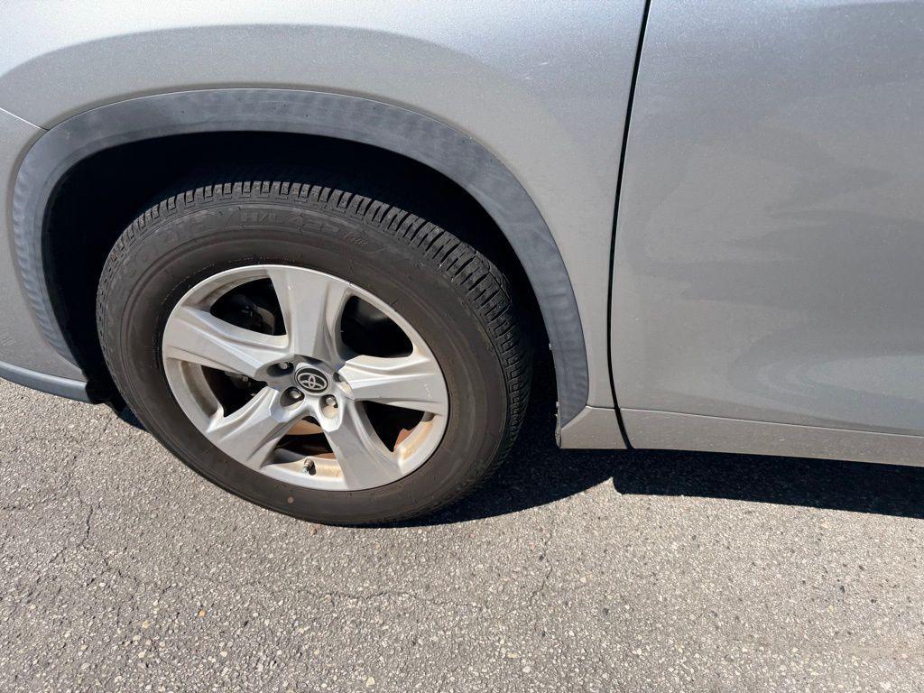 used 2020 Toyota Highlander car, priced at $27,990