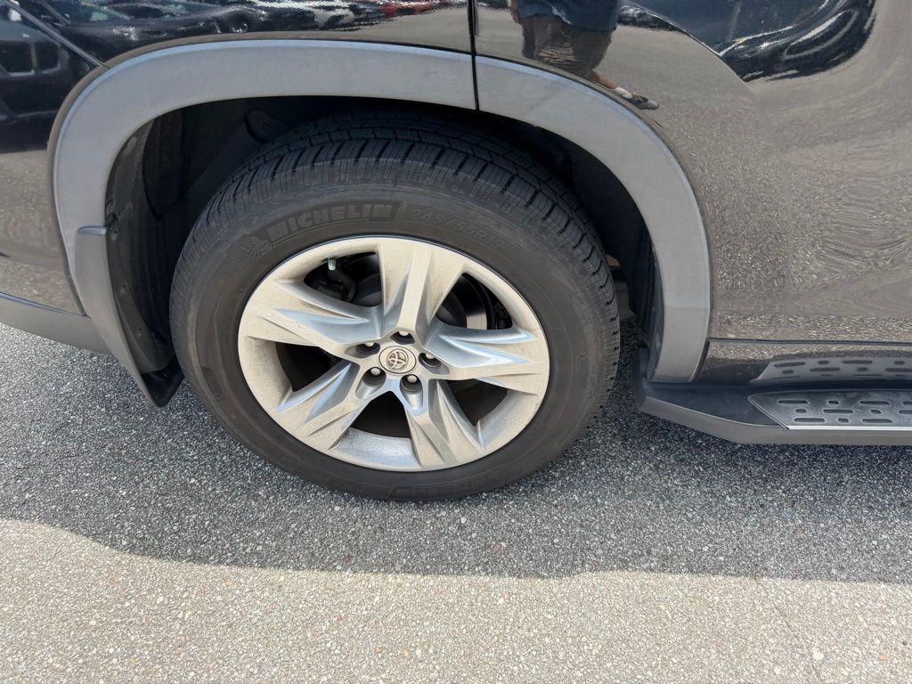 used 2015 Toyota Highlander car, priced at $15,990