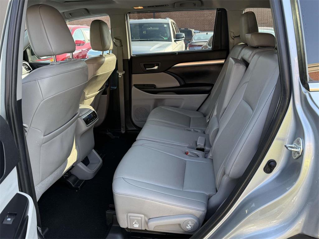 used 2019 Toyota Highlander Hybrid car, priced at $24,898